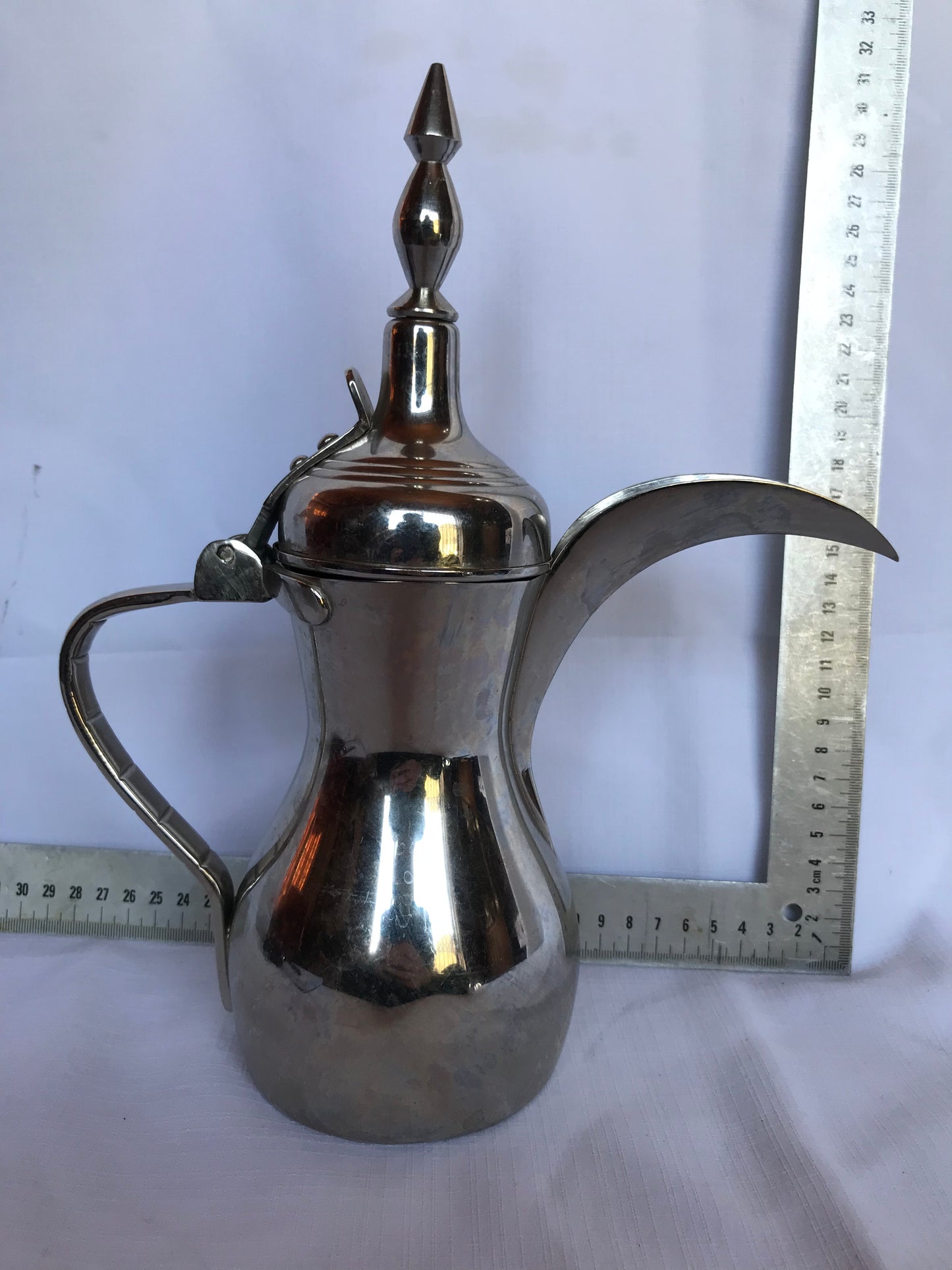 Long curved spout tea pot