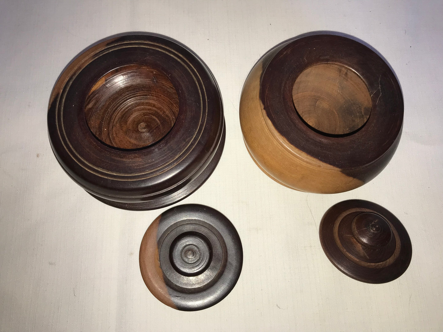 Wooden pots with lids