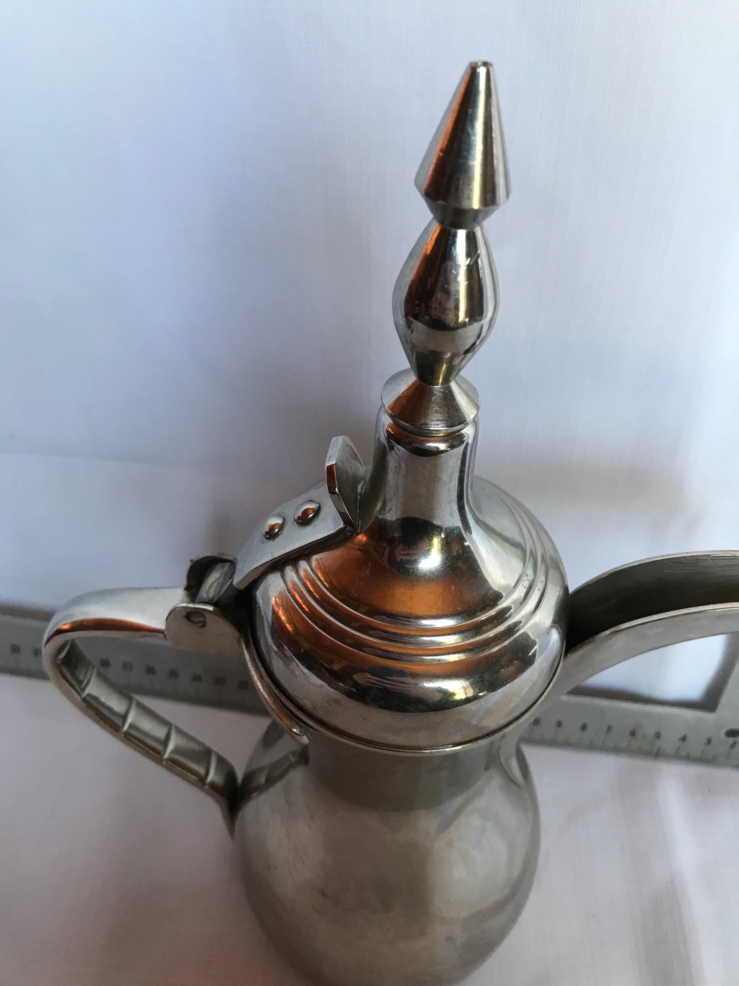 Long curved spout tea pot