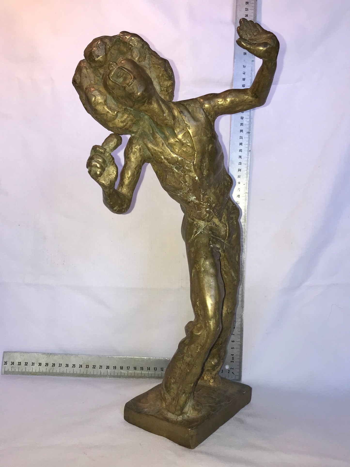 Singer sculpture