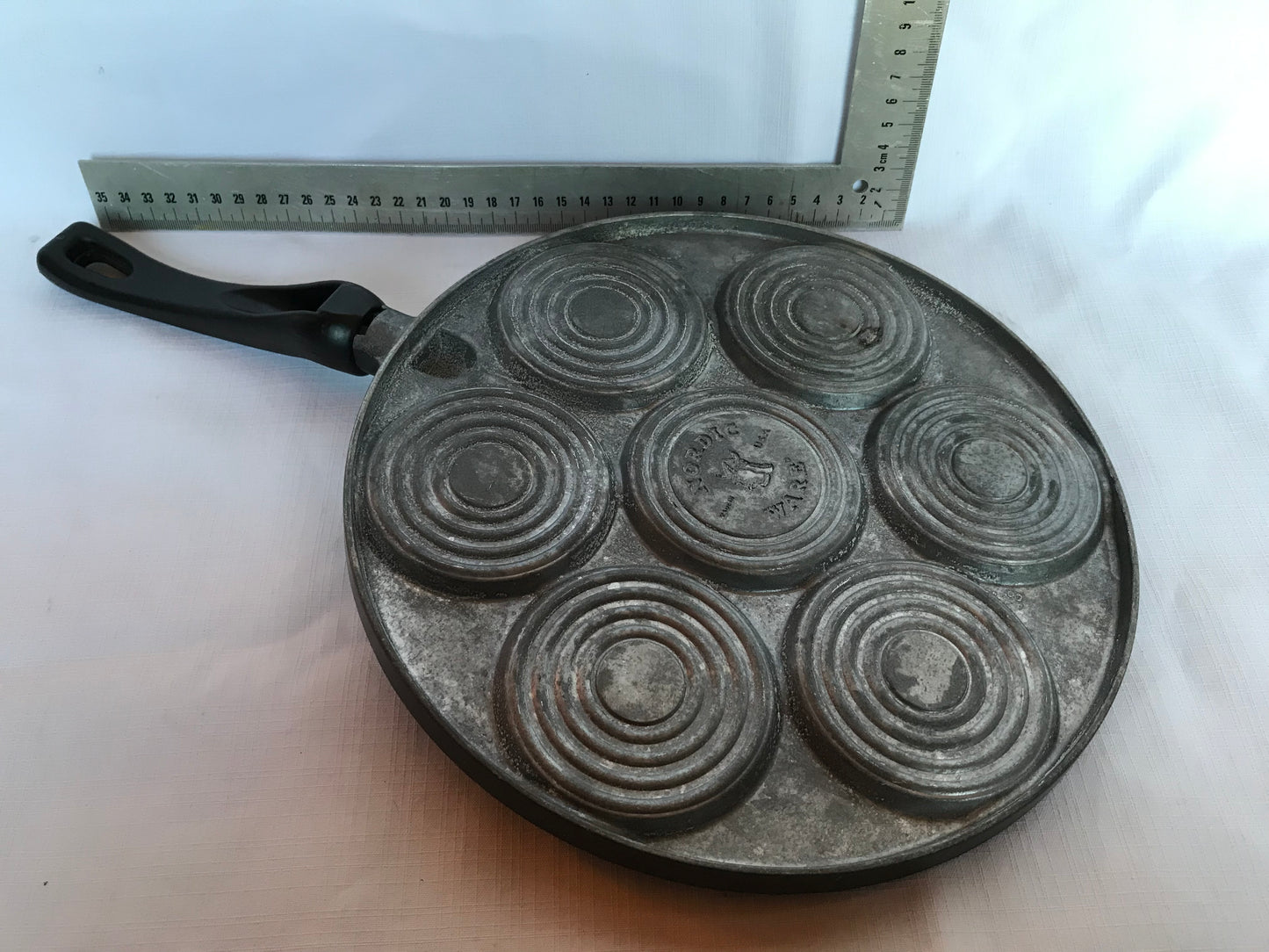 Emoji face pancake pan