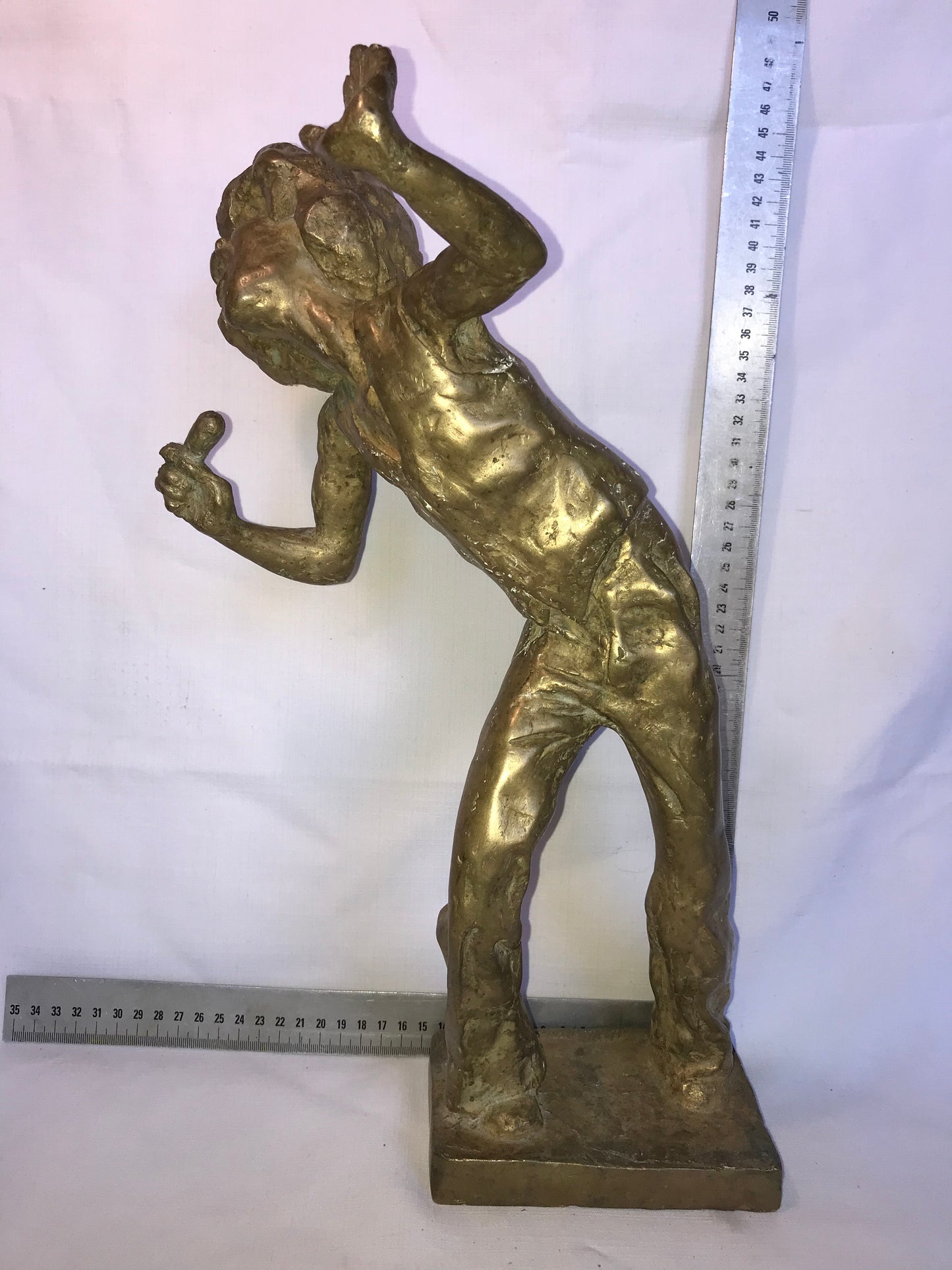 Singer sculpture