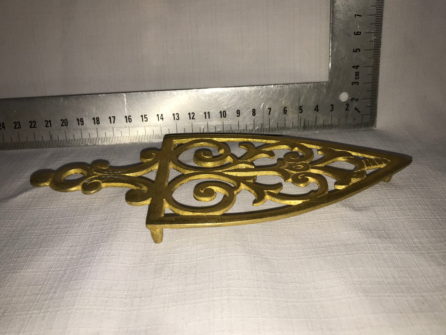 Iron shape pot stand