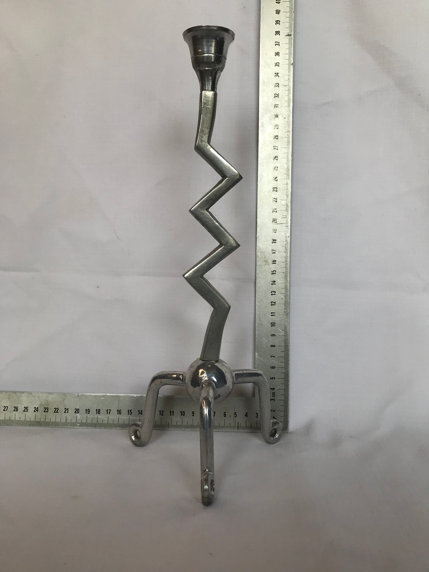Single geometric candle stick