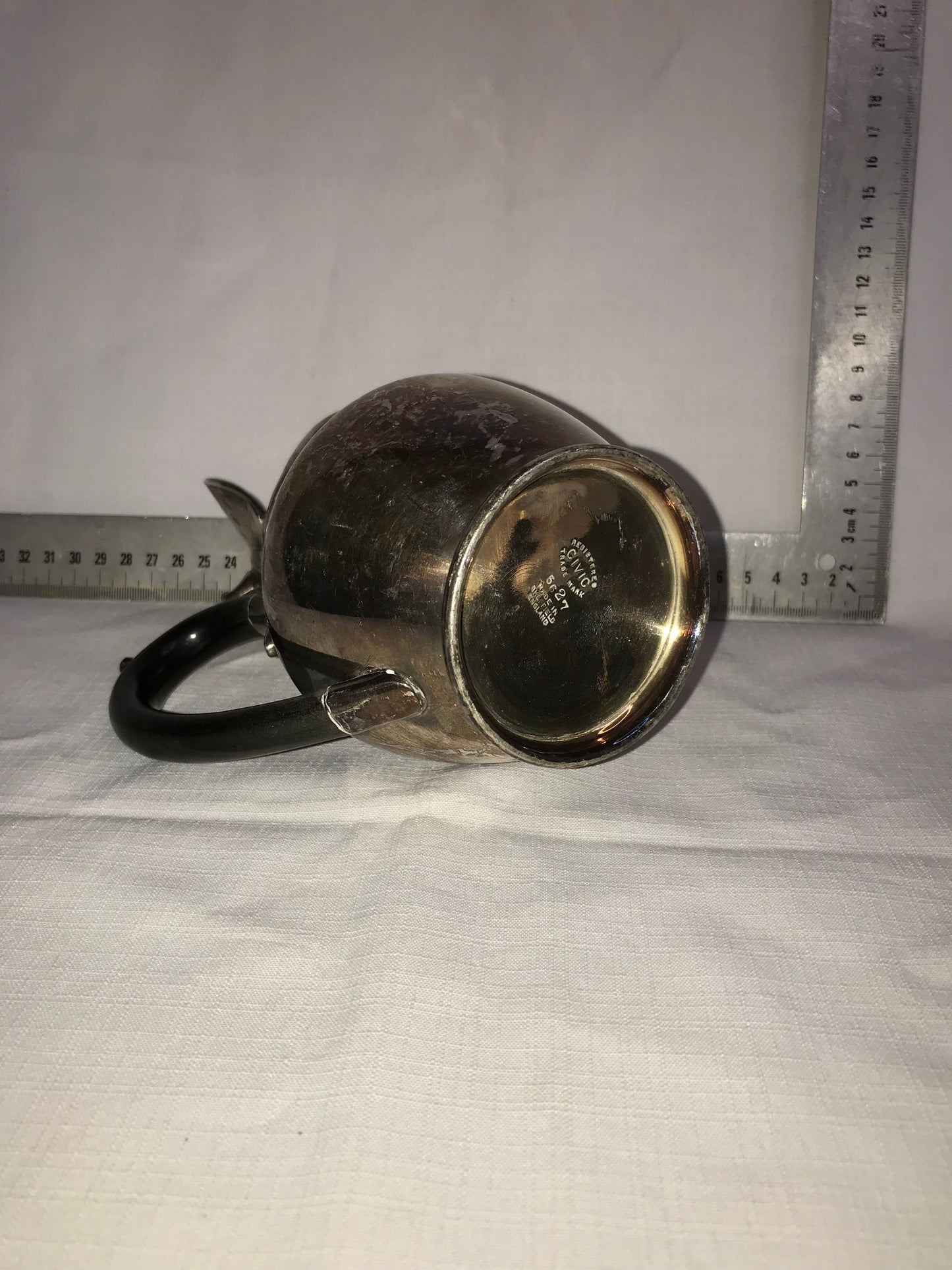 Lip tea pot