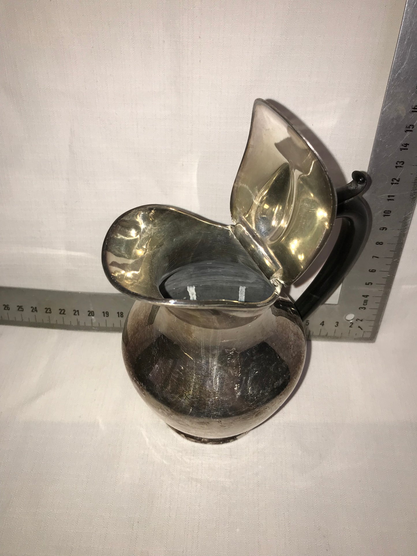 Lip tea pot