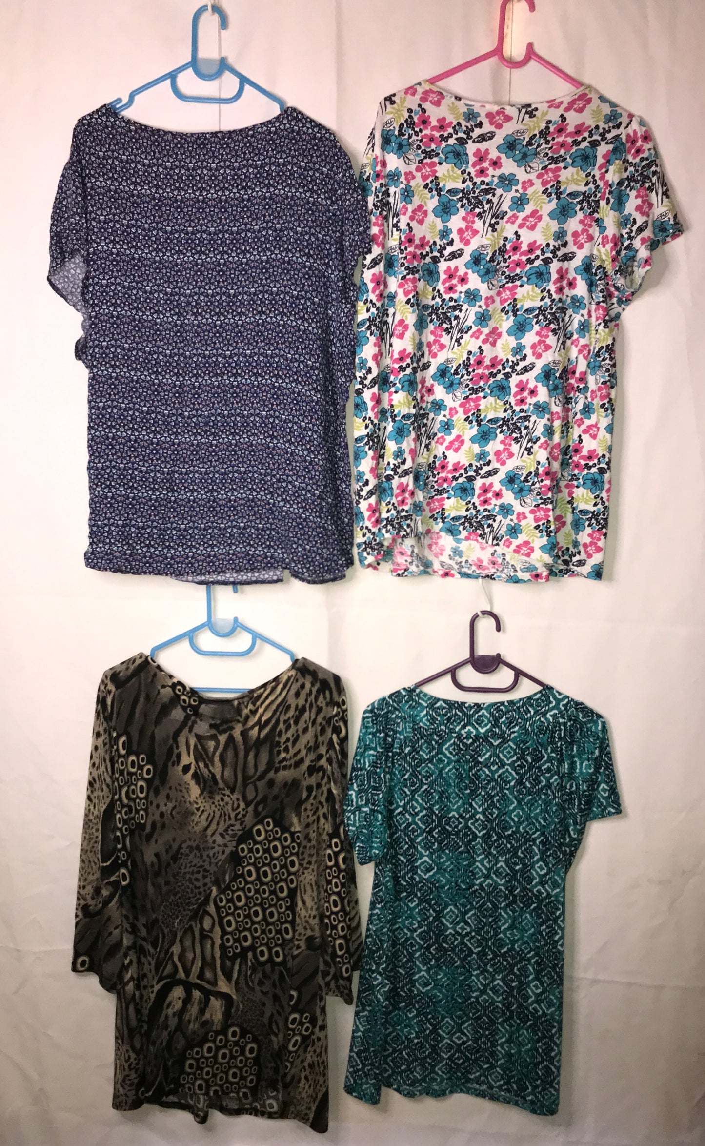 Group of 4 pre-loved plus size ladies tops