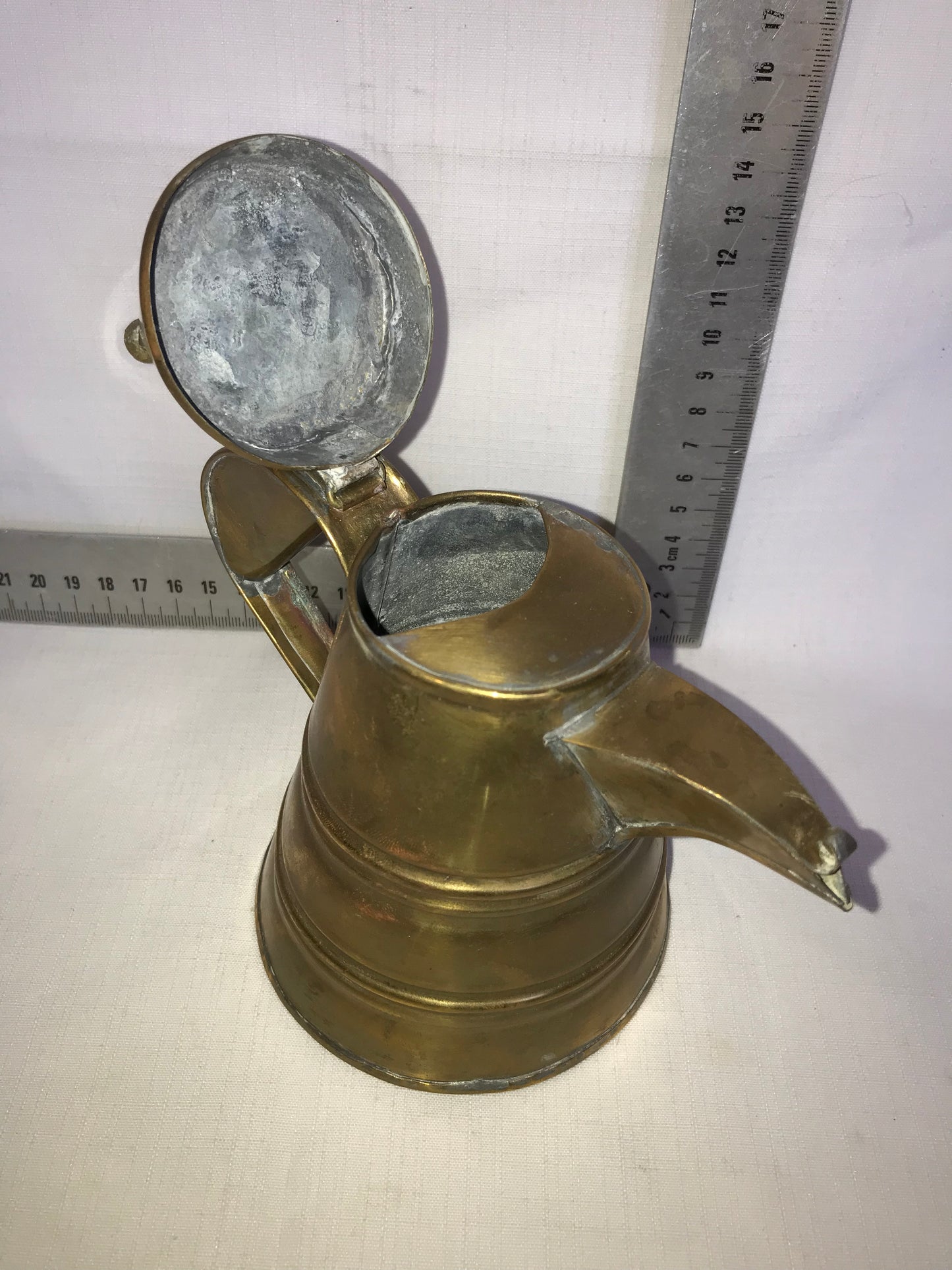 Pointy lip brass tea pot
