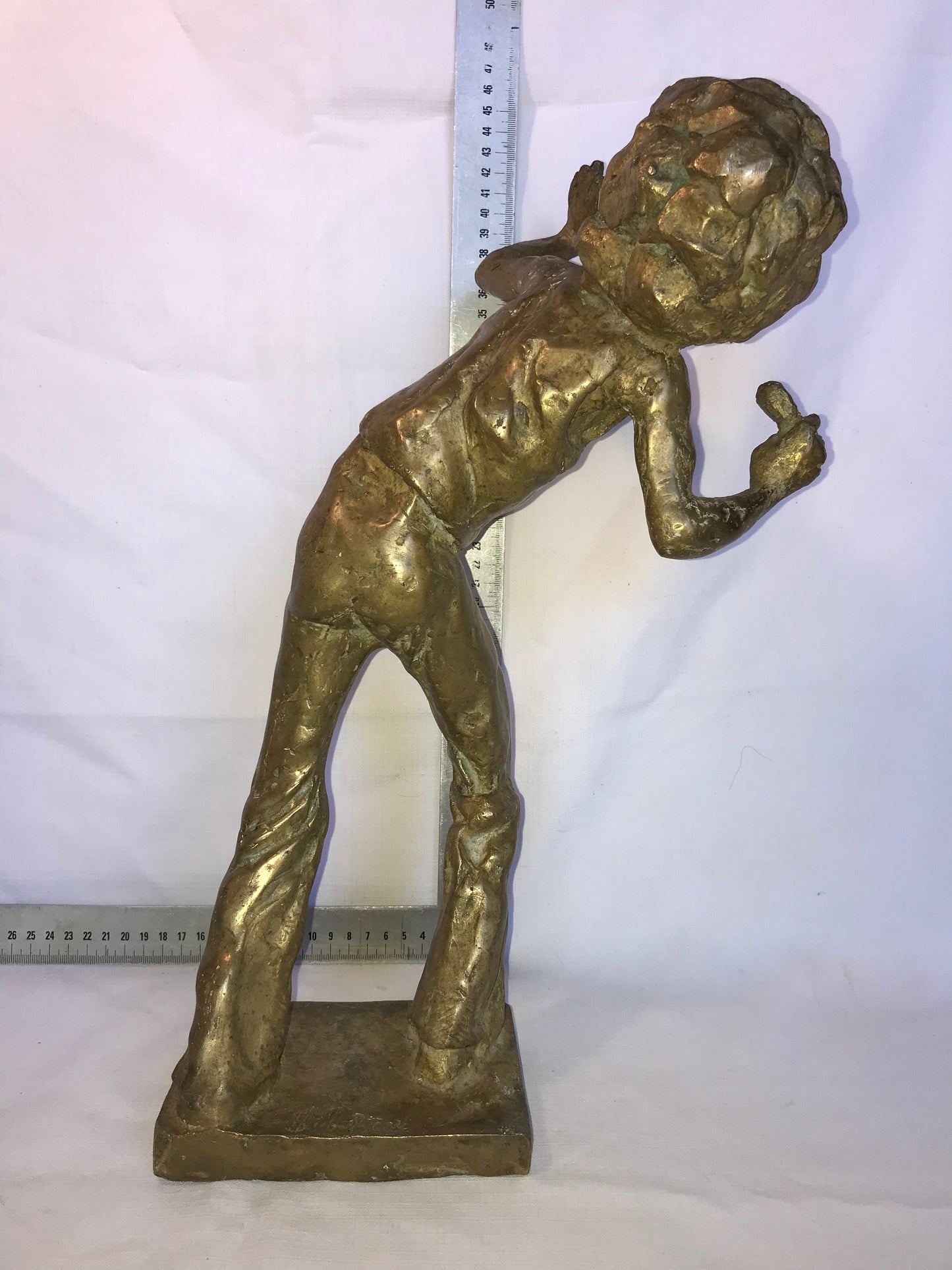 Singer sculpture
