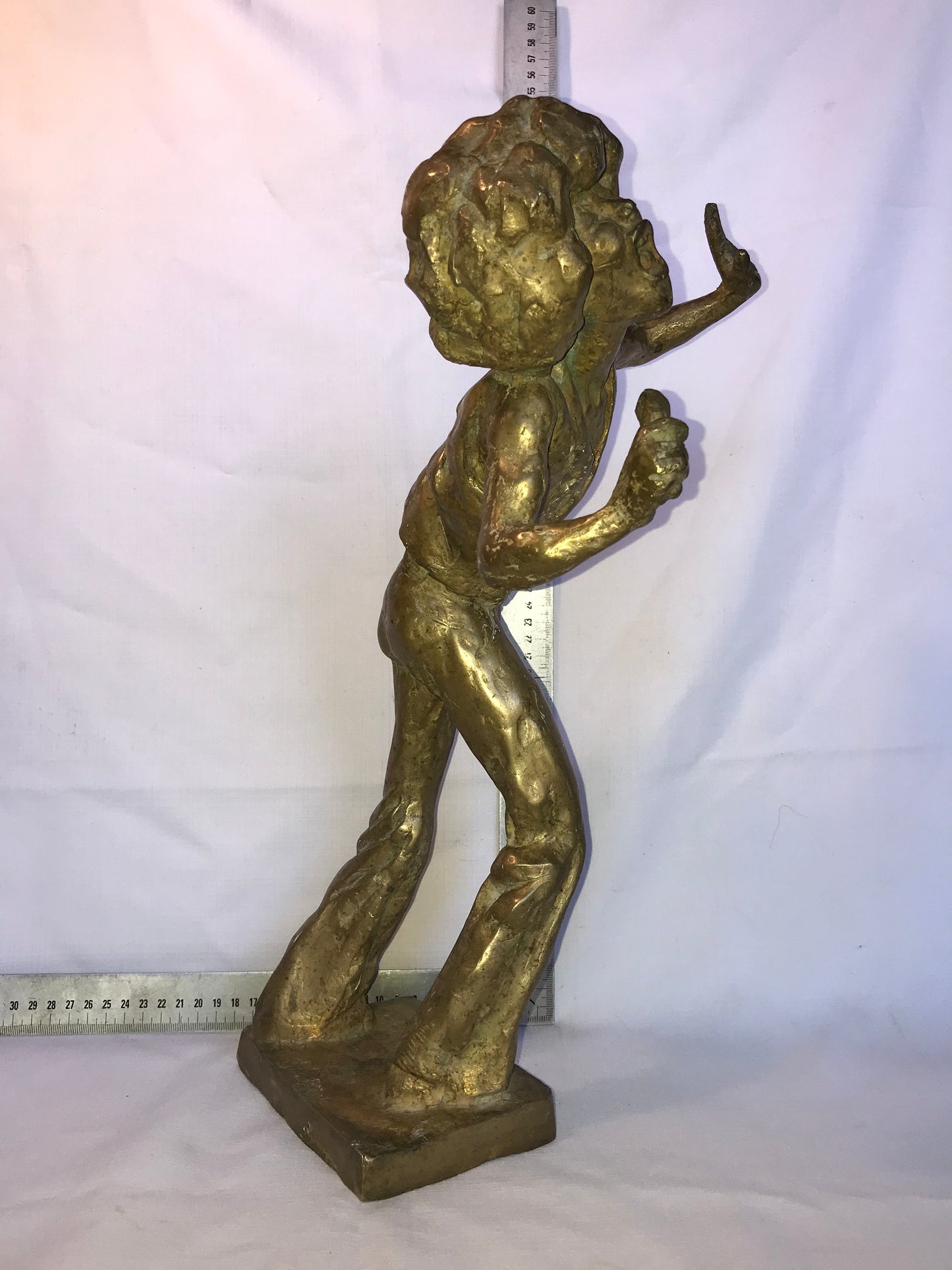 Singer sculpture