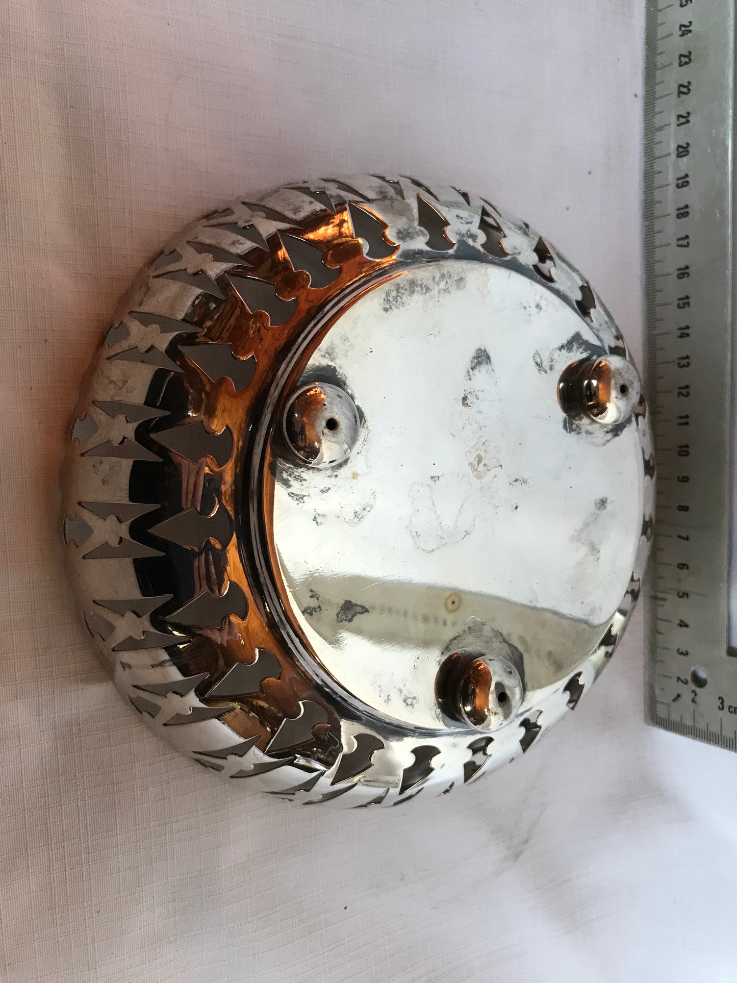 Metal fruit bowl