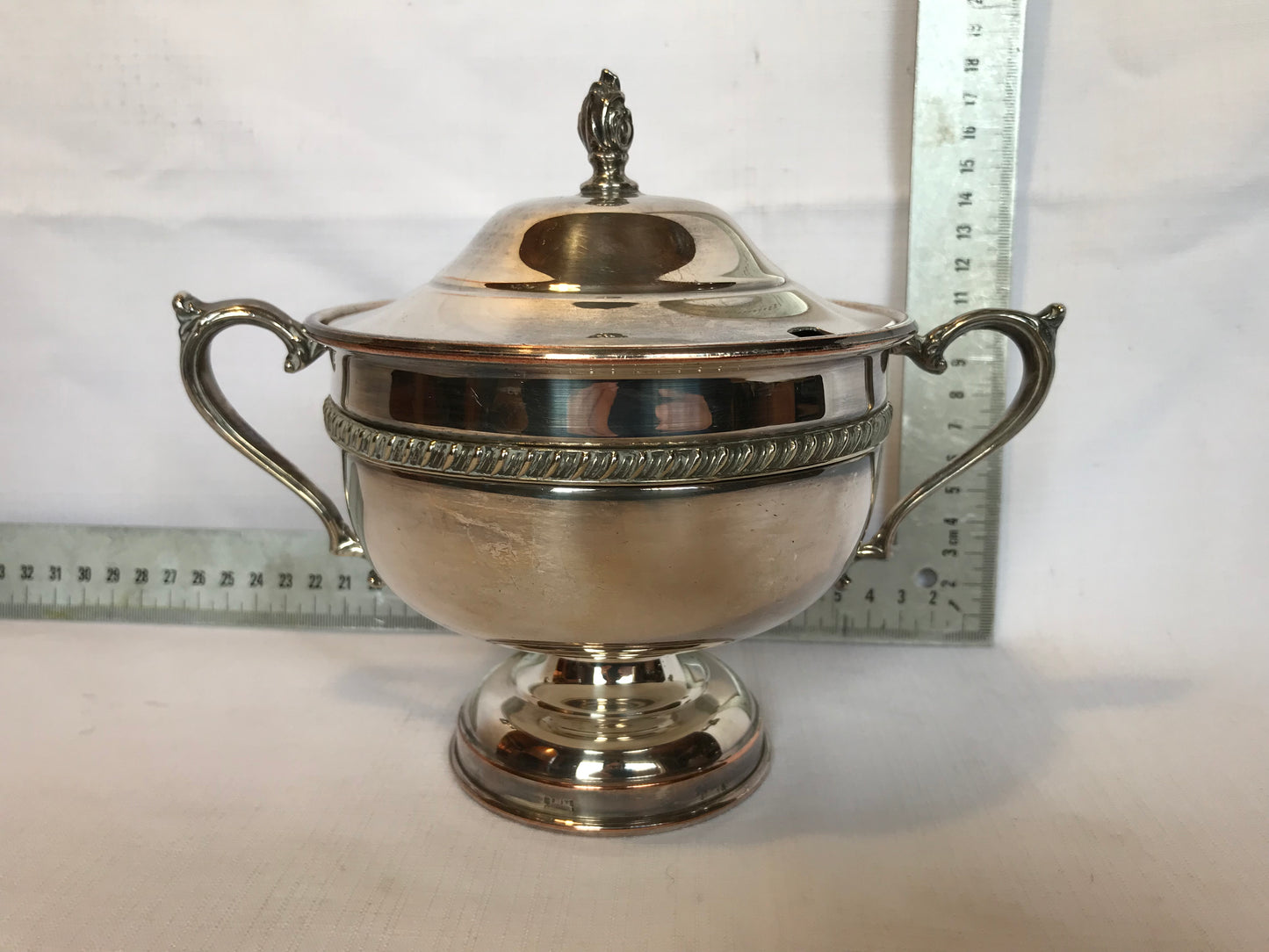 Metal bowl with lid