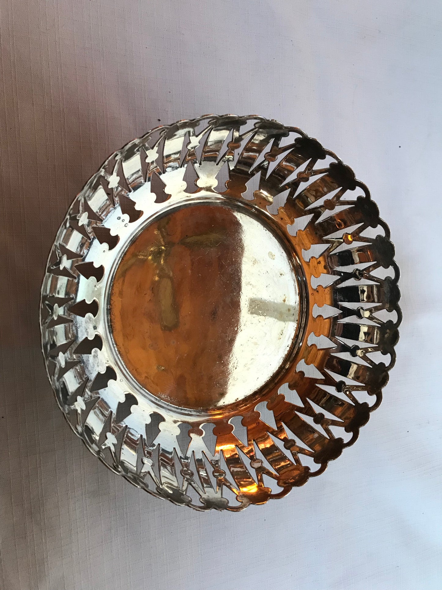 Metal fruit bowl