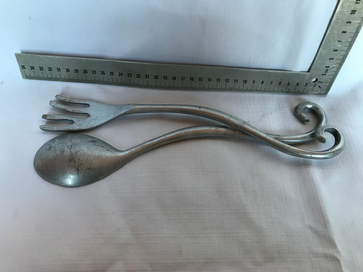Curvy salad serving set