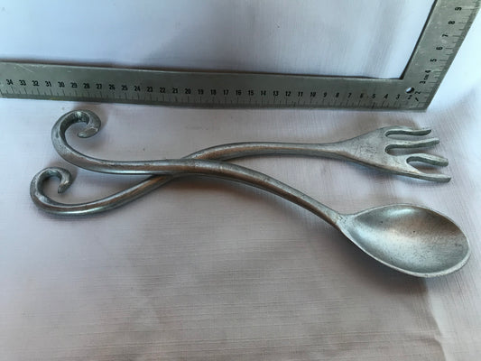 Curvy salad serving set