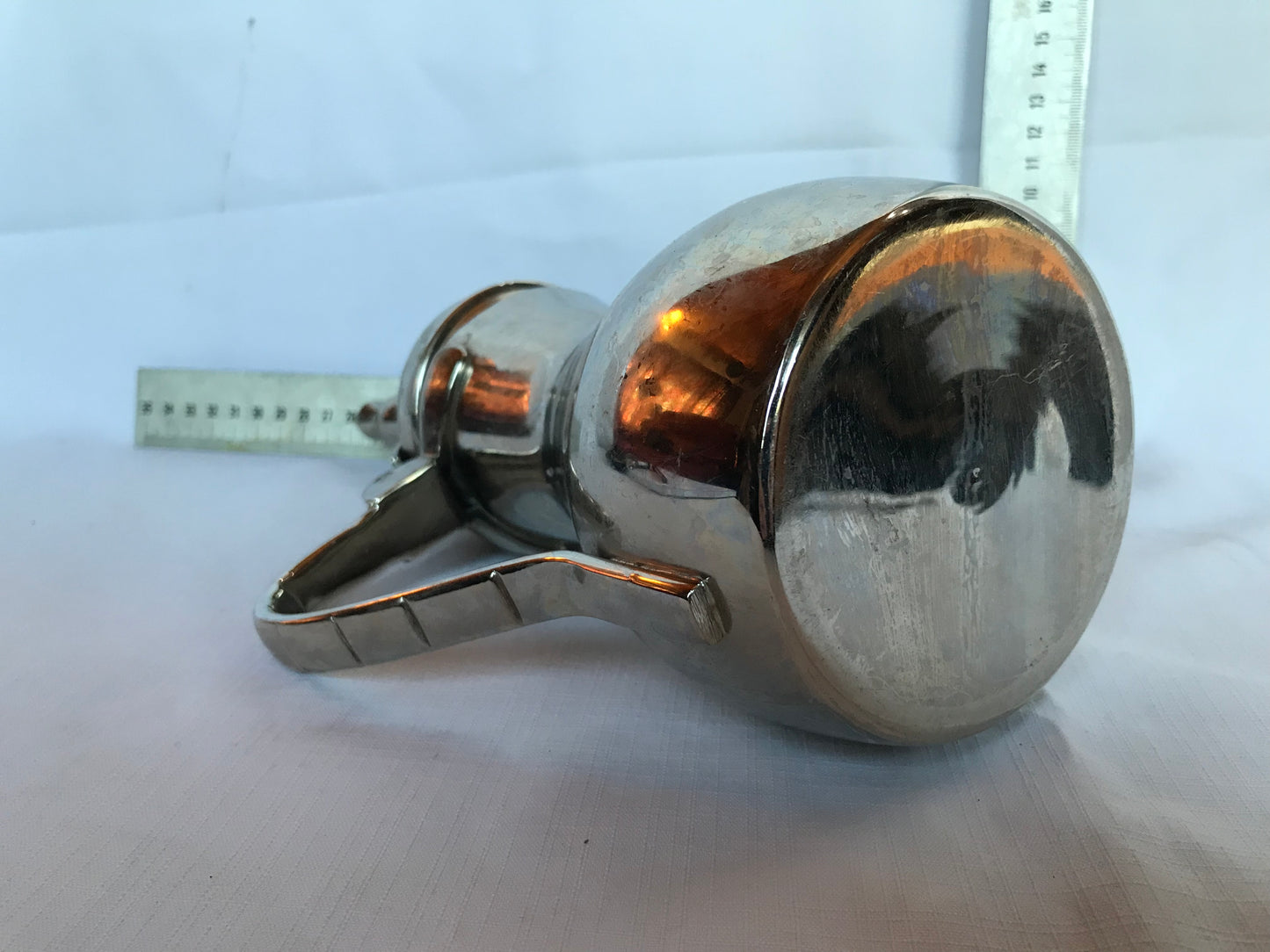 Long curved spout tea pot