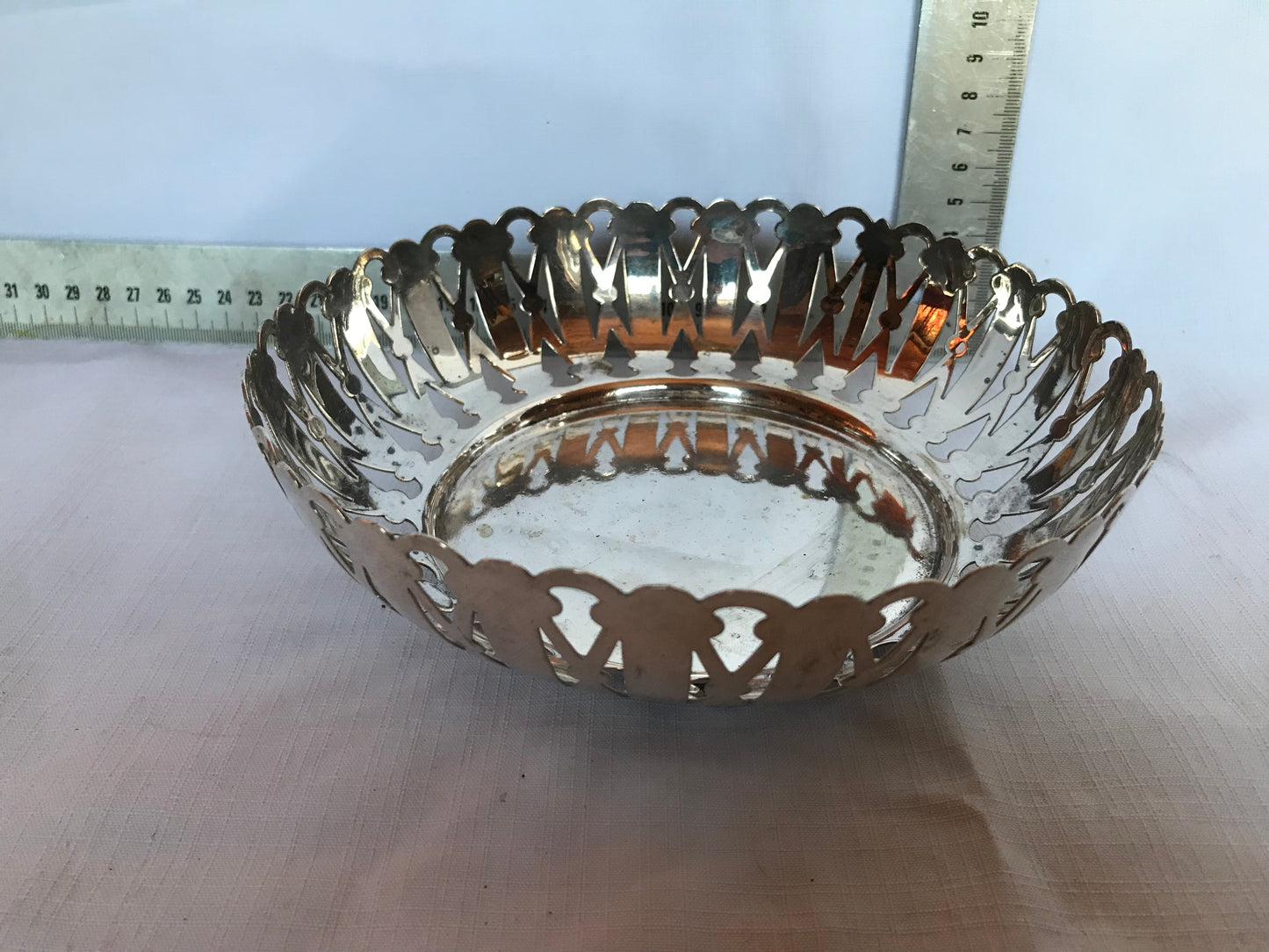 Metal fruit bowl
