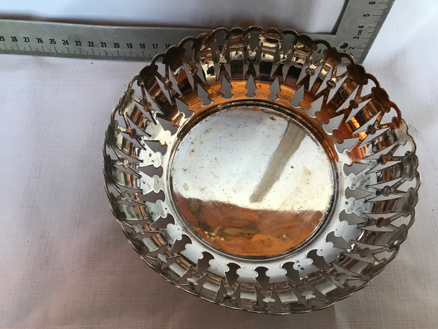 Metal fruit bowl