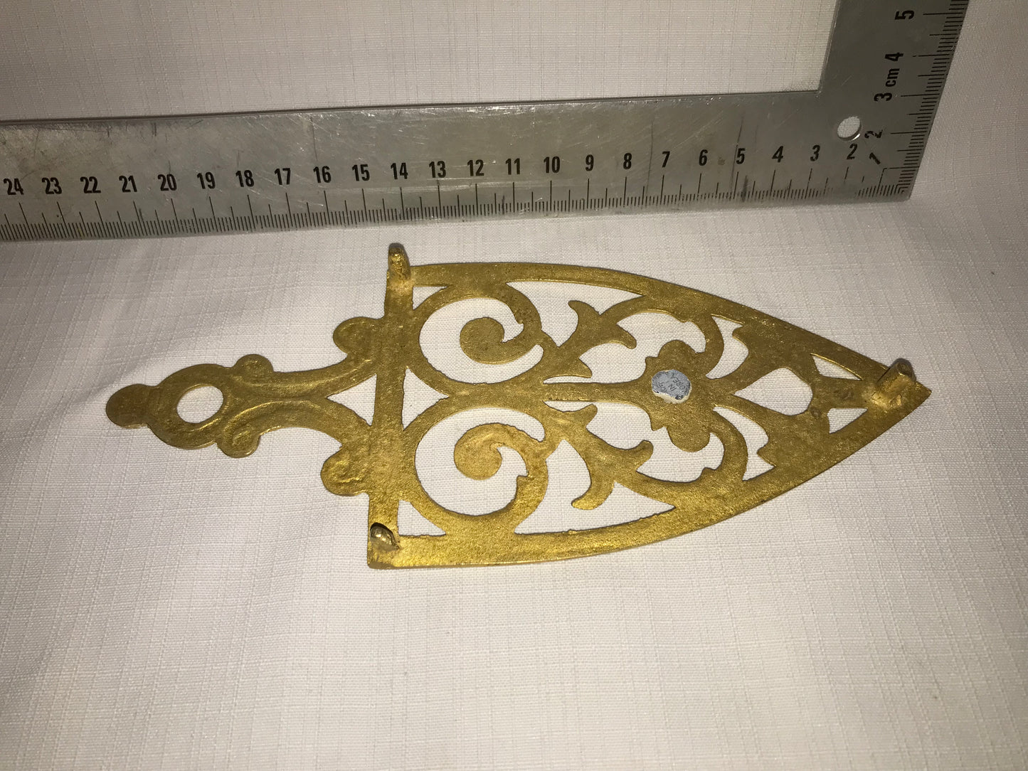 Iron shape pot stand