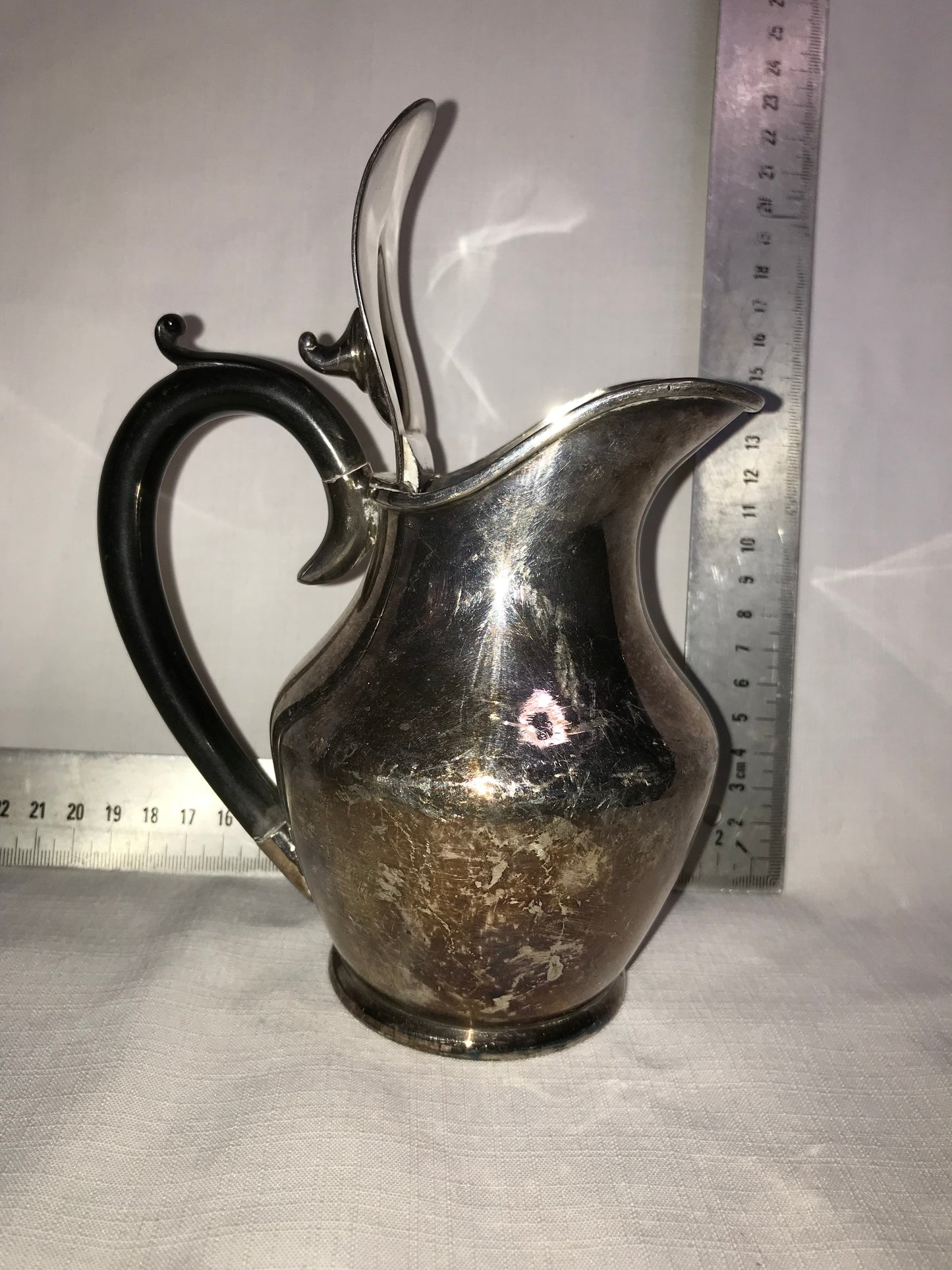 Lip tea pot