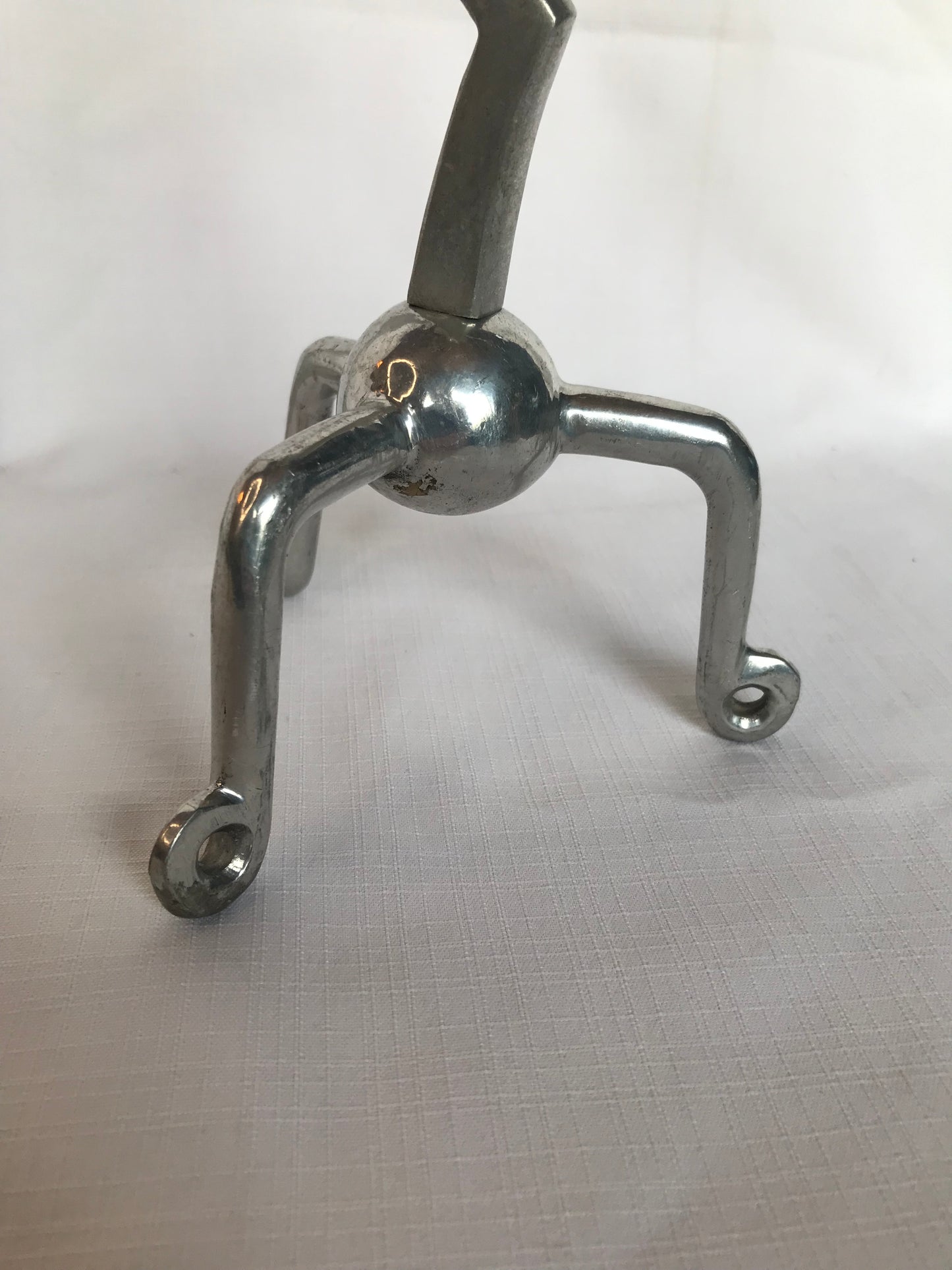 Single geometric candle stick
