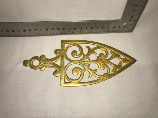 Iron shape pot stand