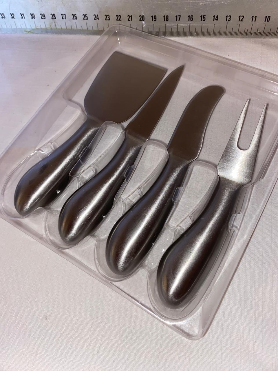 Cheese knife set
