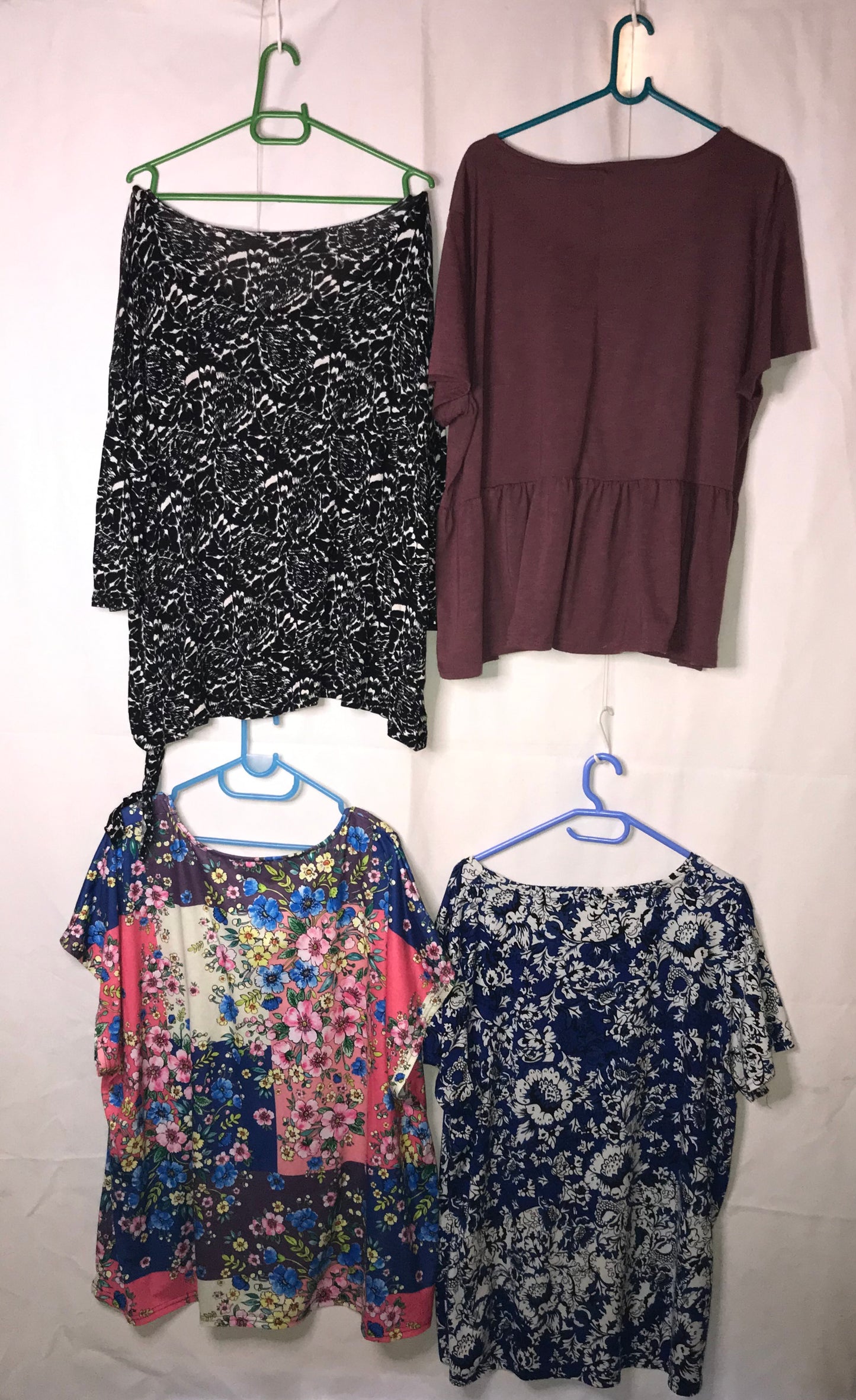 Group of 4 ladies pre-loved plus size tops