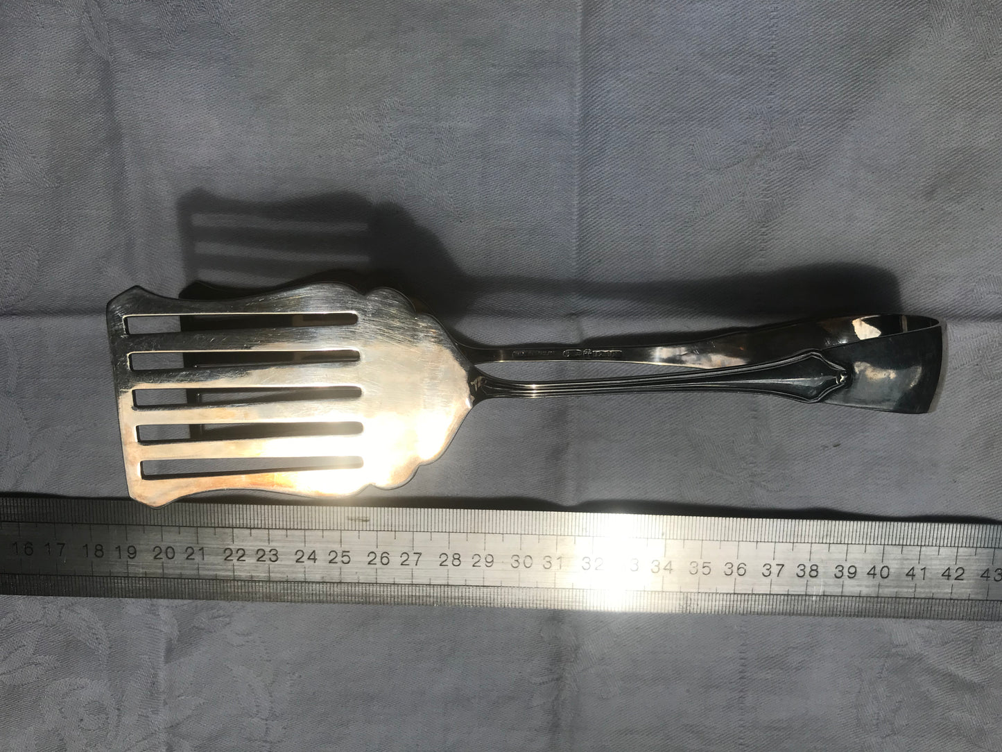 Metal food lifter pre-loved