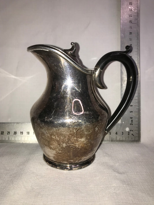 Lip tea pot