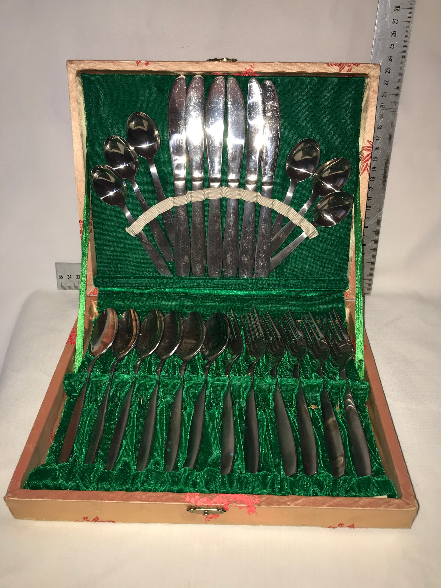 24 Piece cutlery set in box