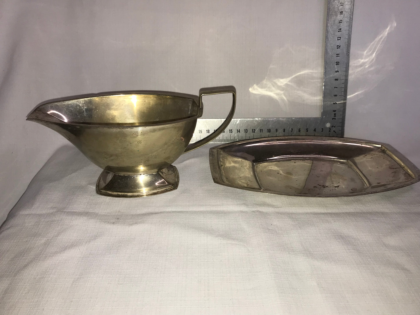 Metal gravy boat with tray