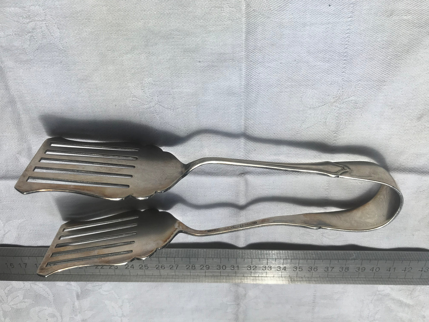 Metal food lifter pre-loved